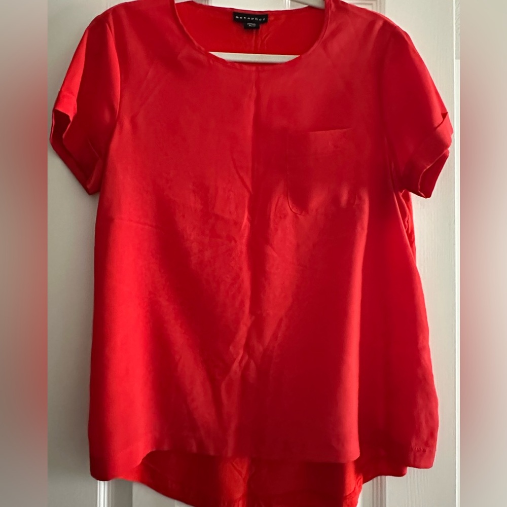 Metaphor red short sleeve mix media high low top medium.